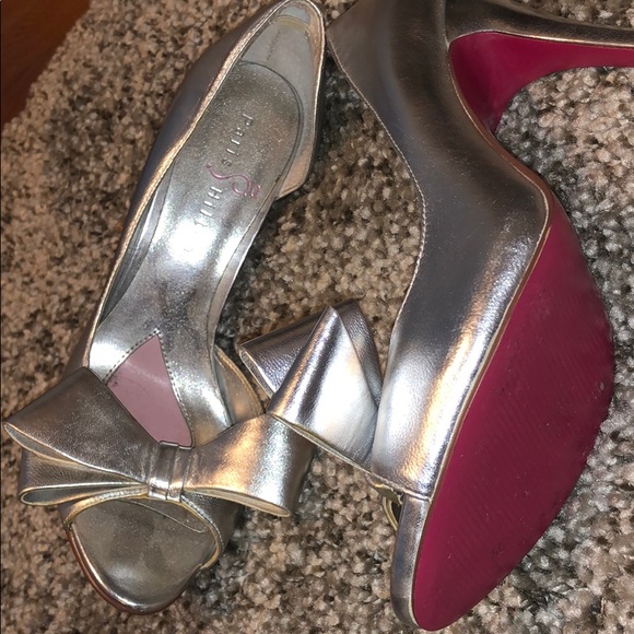 Silver peep toe pumps with bow - Picture 2 of 2